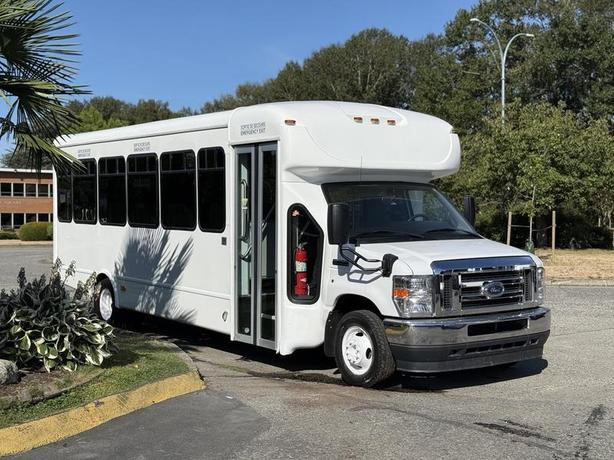 2021 Ford Econoline E450 23-Passenger Bus image 1