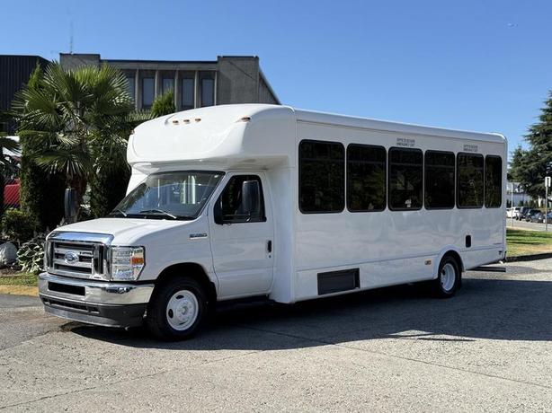 2021 Ford Econoline E450 23-Passenger Bus image 5