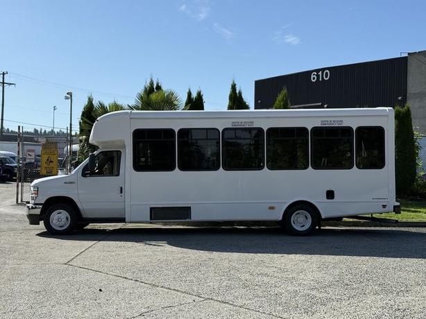 2021 Ford Econoline E450 23-Passenger Bus image 6