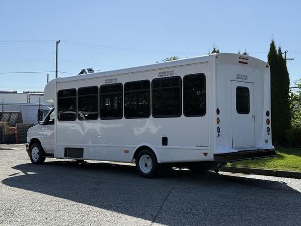 2021 Ford Econoline E450 23-Passenger Bus image 7