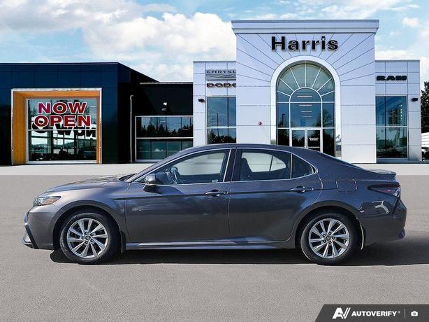 2023 Toyota Camry SE Auto | Low Km's! image 3