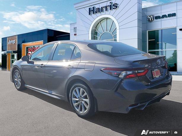 2023 Toyota Camry SE Auto | Low Km's! image 4