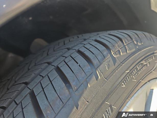 2023 Toyota Camry SE Auto | Low Km's! image 7