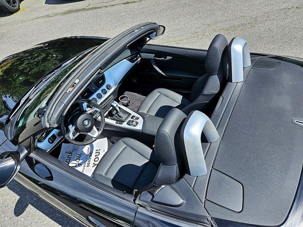 2009 BMW  Z4 Roadster sDrive30i image 5