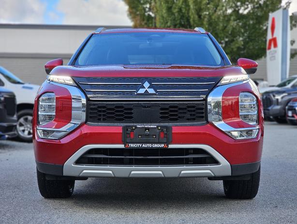 2022 Mitsubishi Outlander LE Premium - One Owner, Sunroof, Power Driver Seat image 2