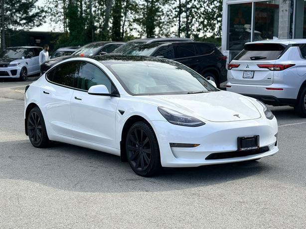 2022 Tesla Model 3 Standard Range - Local BC, White Interior image 3