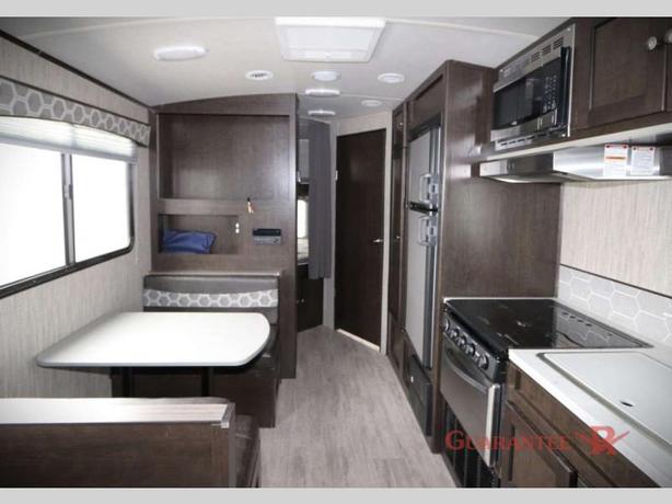 Used 2019 Cruiser Shadow Cruiser 220DBS image 6