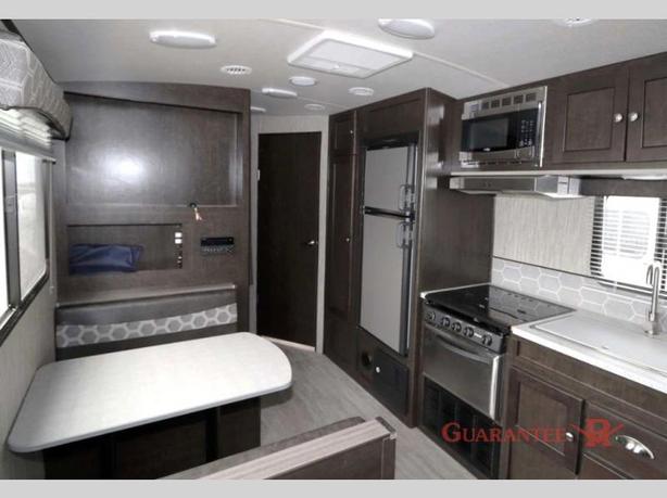 Used 2019 Cruiser Shadow Cruiser 220DBS image 7
