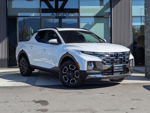 2022 Hyundai Santa Cruz Premium - No Accidents, Heated Seats, Sunroof, AWD image 4