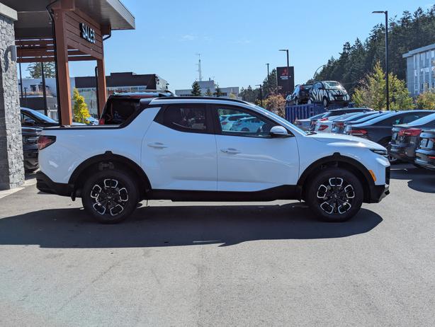 2022 Hyundai Santa Cruz Premium - No Accidents, Heated Seats, Sunroof, AWD image 5