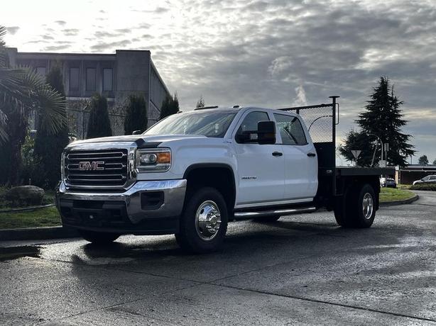 2017 GMC Sierra 3500HD 9 Foot Flat Deck 4WD image 5