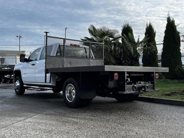 2017 GMC Sierra 3500HD 9 Foot Flat Deck 4WD image 7