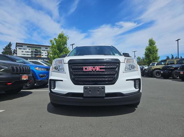 2017 GMC Terrain AWD 4dr SLT | No Reported Accidents! image 2