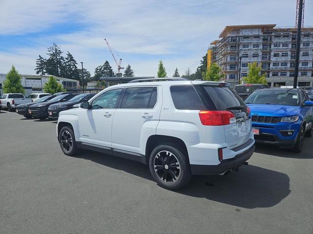 2017 GMC Terrain AWD 4dr SLT | No Reported Accidents! image 4