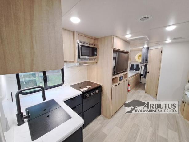 Used 2024 Winnebago Industries Towables Minnie 2301BHS image 8