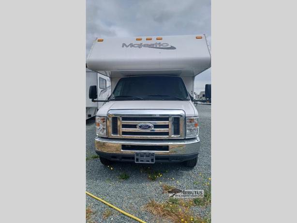 Used 2015 Thor Motor Coach Majestic 23A image 3