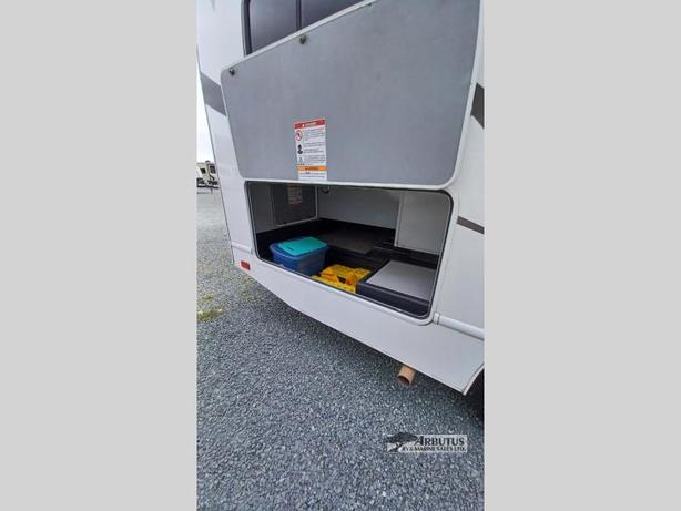 Used 2015 Thor Motor Coach Majestic 23A image 4