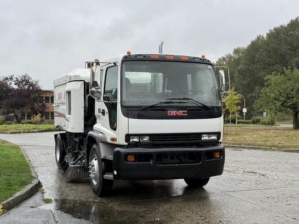 2008 GMC T7500 Elgin Crosswind Diesel Street Sweeper with Dual Brooms image 2
