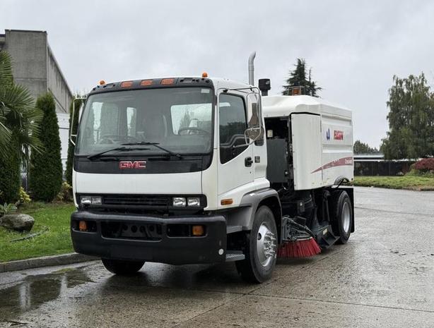 2008 GMC T7500 Elgin Crosswind Diesel Street Sweeper with Dual Brooms image 4