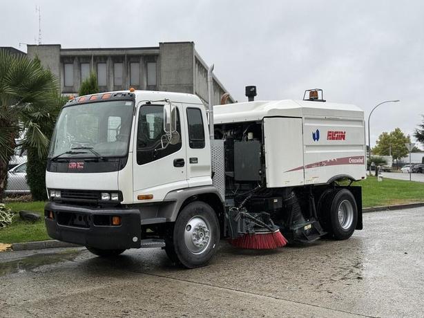 2008 GMC T7500 Elgin Crosswind Diesel Street Sweeper with Dual Brooms image 5