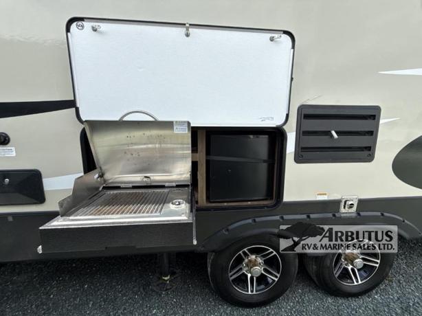 Used 2018 Keystone RV Cougar X-Lite 29BHS image 6