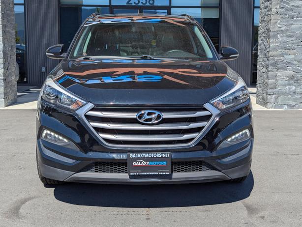 2017 Hyundai Tucson SE - No Accidents, AWD, Heated Seats, Sunroof image 3