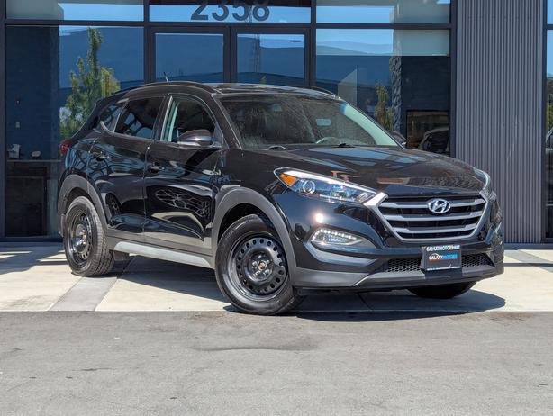 2017 Hyundai Tucson SE - No Accidents, AWD, Heated Seats, Sunroof image 4