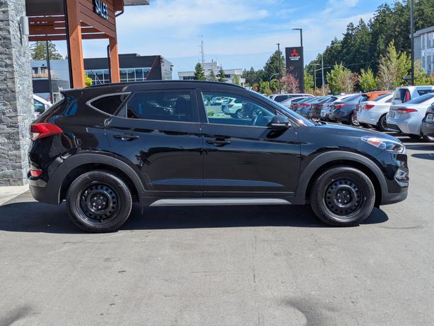 2017 Hyundai Tucson SE - No Accidents, AWD, Heated Seats, Sunroof image 5