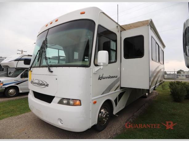 Used 2004 Four Winds RV Hurricane 30F image 3