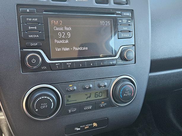 2016 Nissan  LEAF SL image 8