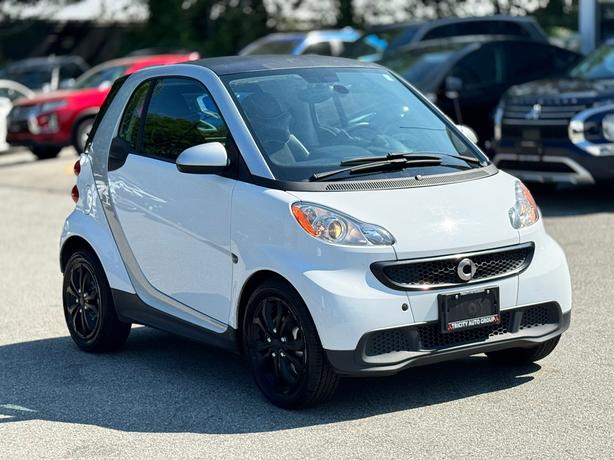 2013 smart fortwo - No Accidents, Leather, Heated Seats image 3