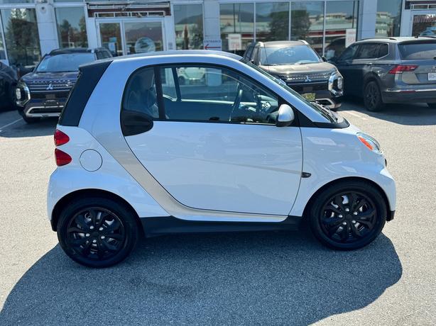 2013 smart fortwo - No Accidents, Leather, Heated Seats image 4