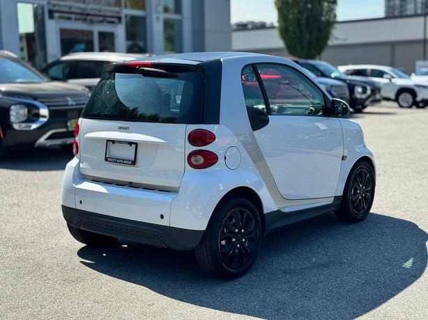 2013 smart fortwo - No Accidents, Leather, Heated Seats image 5