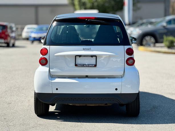 2013 smart fortwo - No Accidents, Leather, Heated Seats image 6