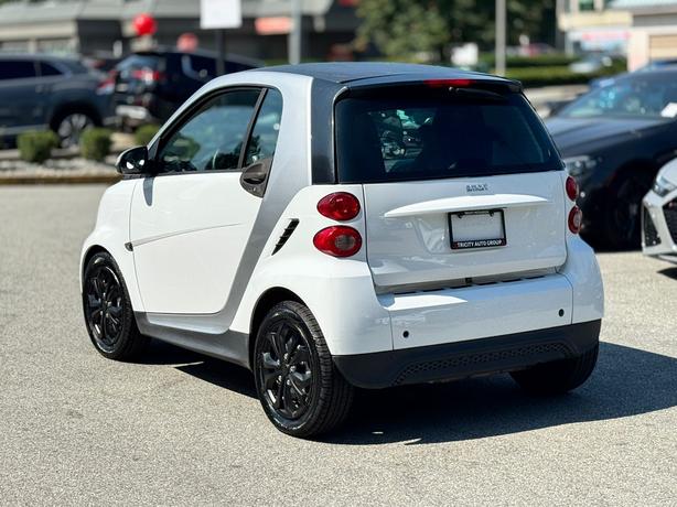2013 smart fortwo - No Accidents, Leather, Heated Seats image 7