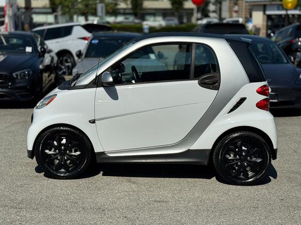 2013 smart fortwo - No Accidents, Leather, Heated Seats image 8