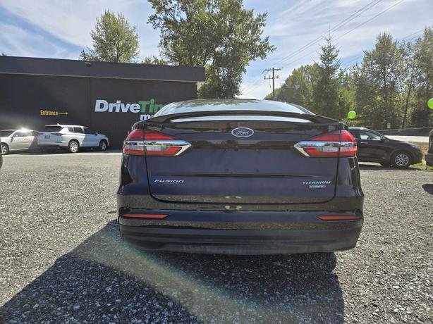 2020 Ford Fusion Hybrid Titanium - No Accidents, Leather, Sunroof image 4
