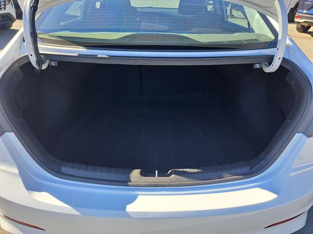 2018 Hyundai Elantra - Heated Seats, Heated Wheel image 8