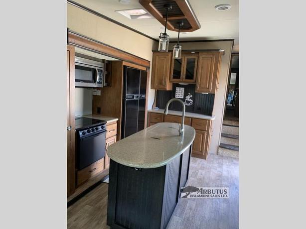 Used 2017 Grand Design Reflection 337RLS image 3