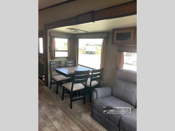 Used 2017 Grand Design Reflection 337RLS image 5