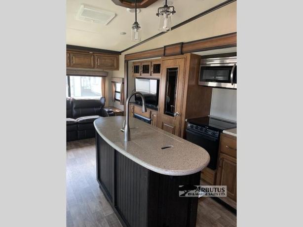 Used 2017 Grand Design Reflection 337RLS image 7