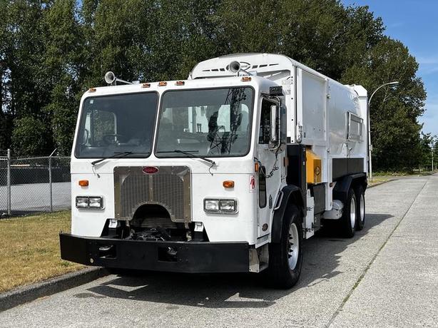 2010 Peterbilt 320 Expert 2000 Tandem Axle Garbage Truck Cummins Diesel with Air image 4
