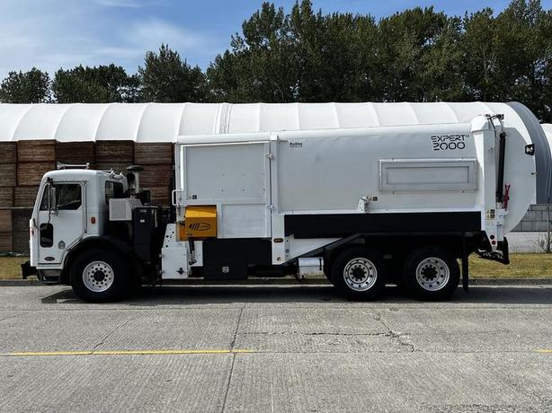 2010 Peterbilt 320 Expert 2000 Tandem Axle Garbage Truck Cummins Diesel with Air image 6