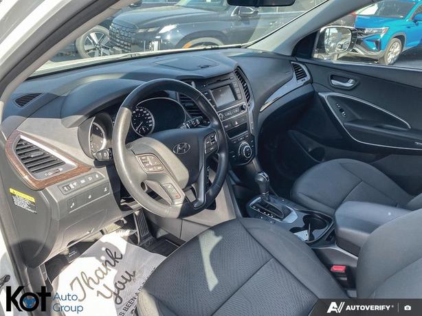2017 Hyundai Santa Fe Sport Premium HEATED STEERING WHEEL AND SEATS! HITCH! BLUE image 6