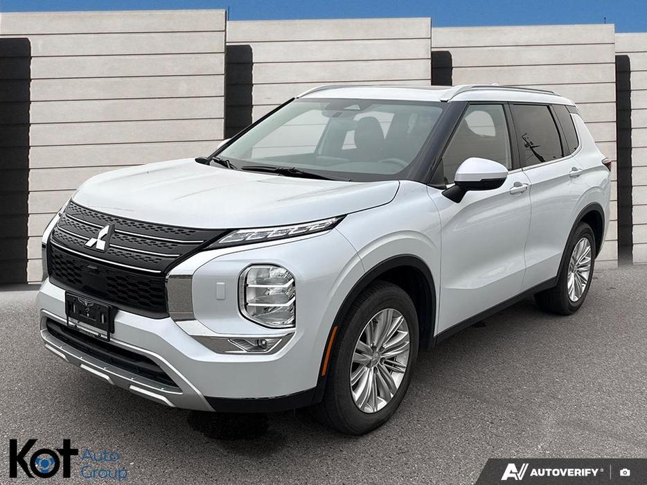 2024 Mitsubishi Outlander SE display photo