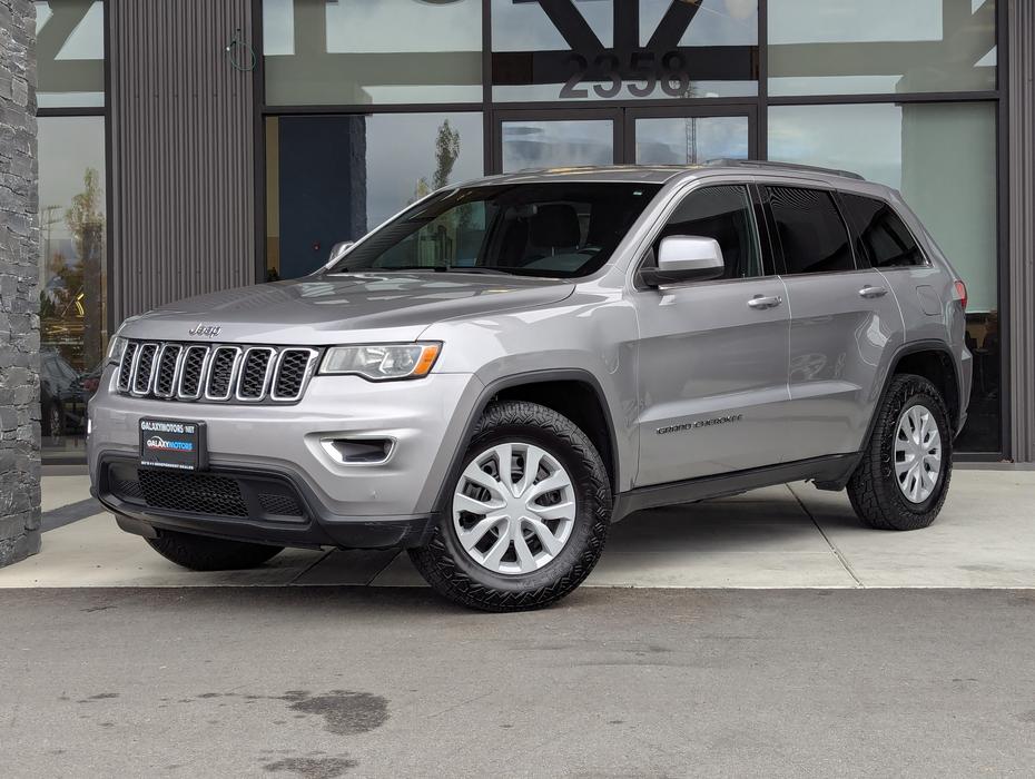 2018 Jeep Grand Cherokee Laredo - 4x4, Dual Zone Climate, Bluetooth display photo
