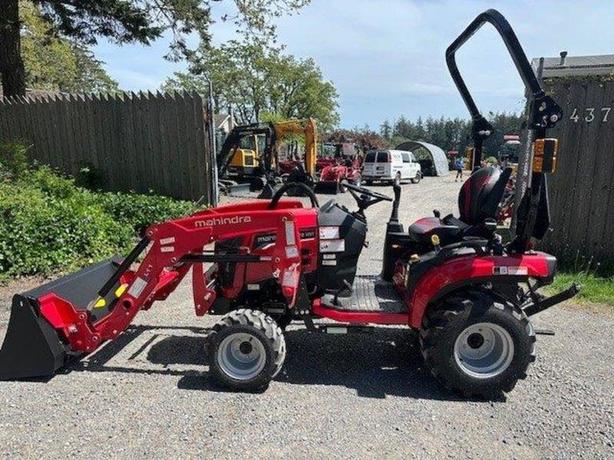 2024 Mahindra 1100 series 1120 HST image 1