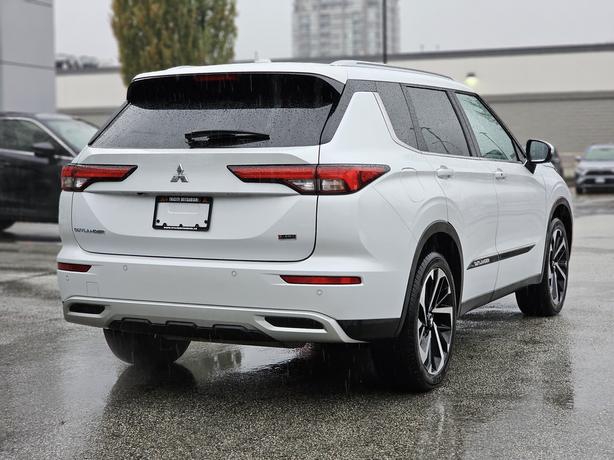 2023 Mitsubishi Outlander LE - Navigation, MultiView Cameras, Power Liftgate image 5