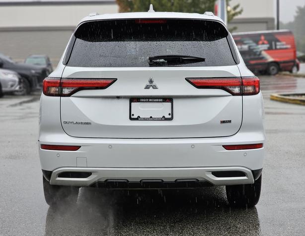 2023 Mitsubishi Outlander LE - Navigation, MultiView Cameras, Power Liftgate image 6