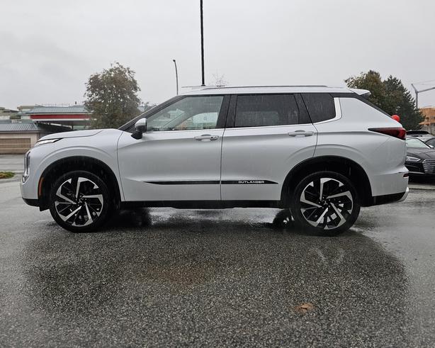 2023 Mitsubishi Outlander LE - Navigation, MultiView Cameras, Power Liftgate image 8